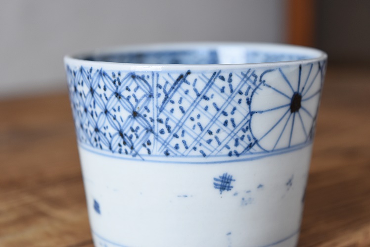 古伊万里 染付 菊紋七宝つなぎ 蕎麦猪口 - 生活骨董と古布の