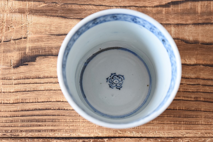 977 初期伊万里染付繋七宝文様蕎麦猪口 無傷 977 初期伊万里染付繋七宝