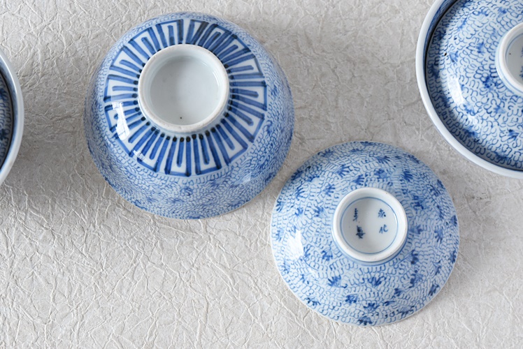 古伊万里 染付 微塵唐草 成化年製紋 蓋付茶碗 5客セット - 生活骨董と