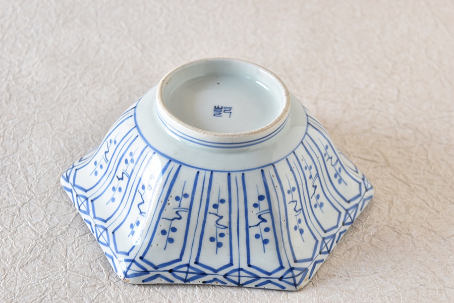 古伊万里 染付 六角盃台透かし細工吉祥文様 伊万里焼 六角透かし盃