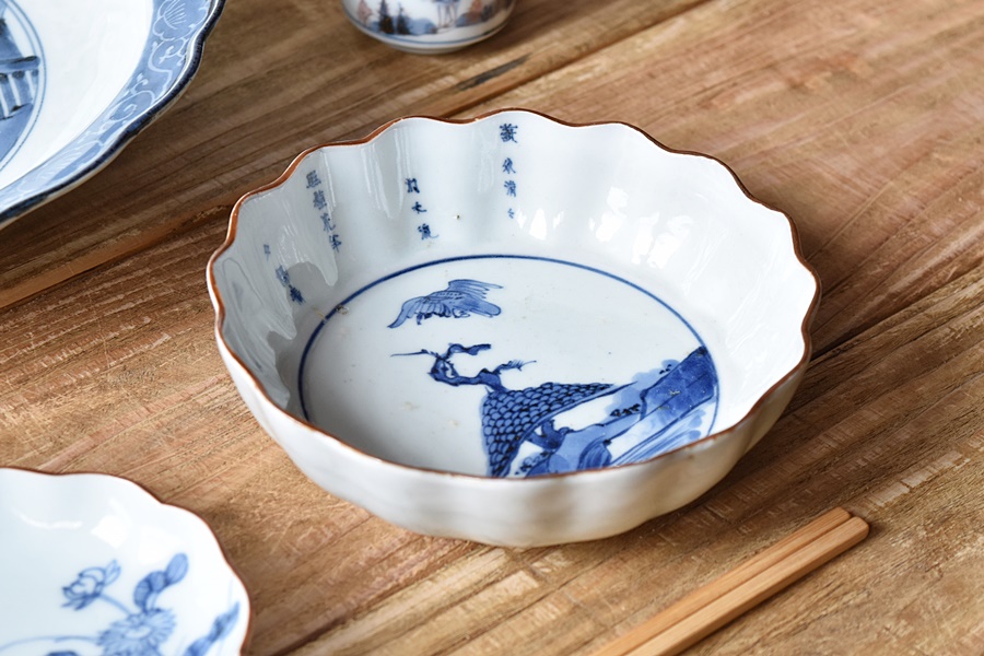 古伊万里 白磁 松と鷹 漢詩 陽刻 縁紅 輪花型膾皿 - 生活骨董と古布の