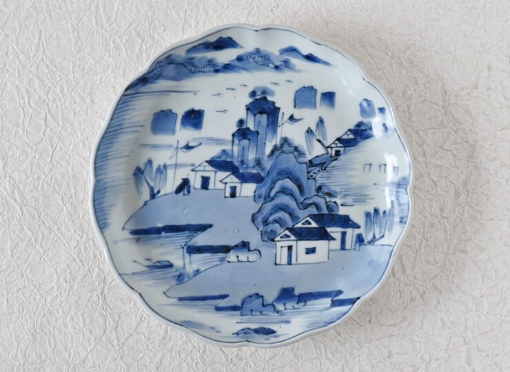 古伊万里 染付 山水風景画 輪花型 6.5寸皿 - 生活骨董と古布の