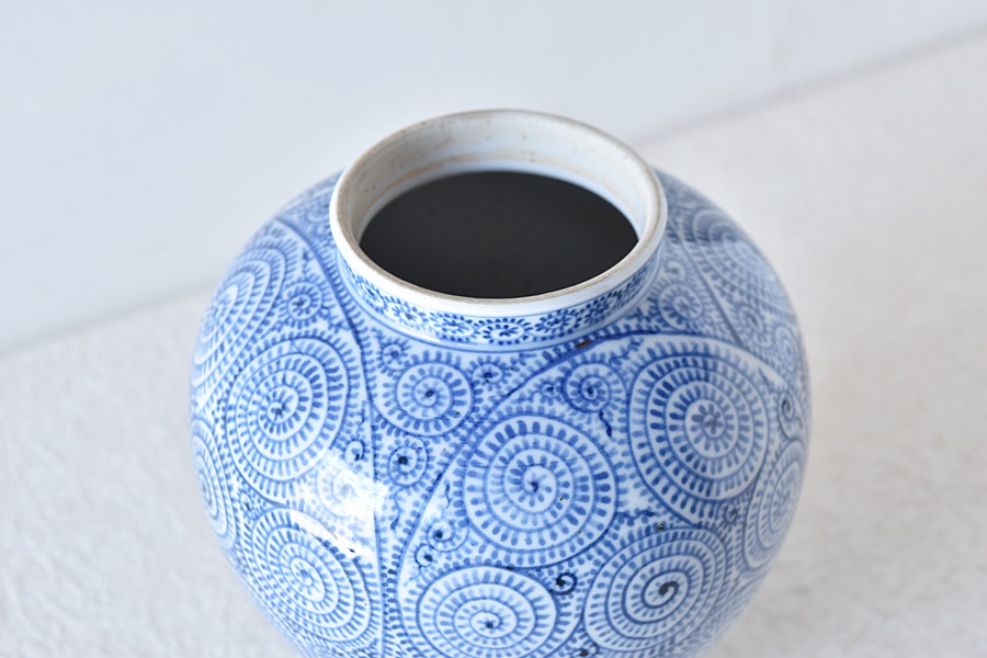 壷□成化年製 古い中国染付蓋物 喜 丸壺 唐草 青華 花瓶 古美術 骨董品