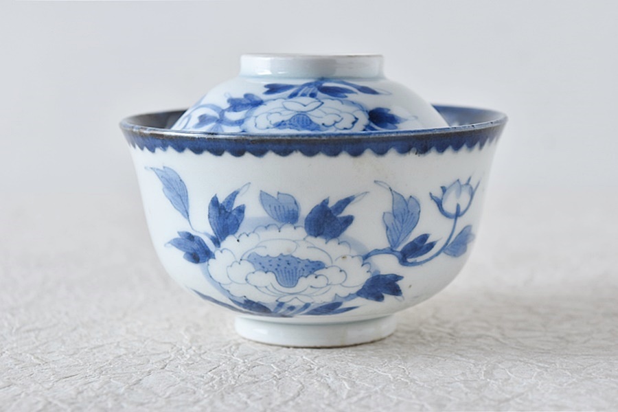 蓋物□中国 青磁 染付 唐子 大清滋正年製 印判 蓋茶碗 漆器台付 時代物