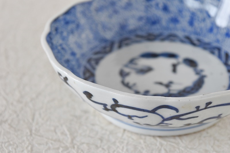 古伊万里 染付 微塵唐草 冨貴長春文 輪花型膾皿 - 生活骨董と古布の
