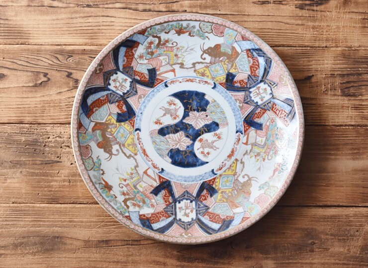 大明万暦年製染め付け花籠図大皿 大明万暦年製染め付け花籠図大皿