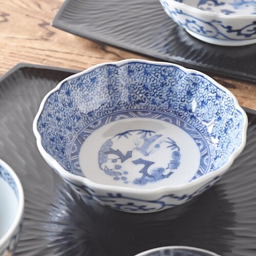 古伊万里 染付 微塵唐草 成化年製文 輪花型膾皿 - 生活骨董と古布の