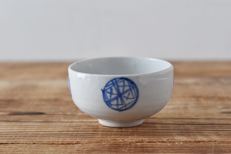 古伊万里 染付 丸文 ころ茶碗 ぐい吞み - 生活骨董と古布の