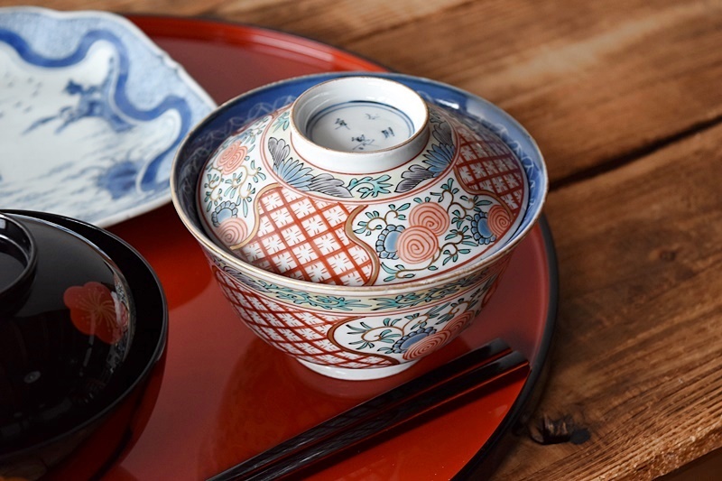 古伊万里 色絵 草花亀甲模様 成化年製文 蓋付茶碗 - 生活骨董と古布の