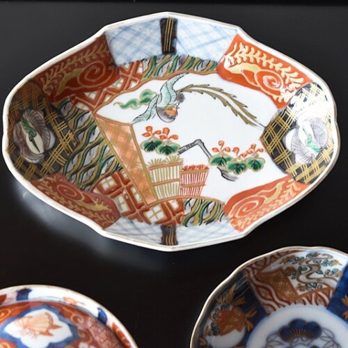 骨董アンティーク古伊万里金襴手色絵金彩犬の散歩図小皿三寸皿狗