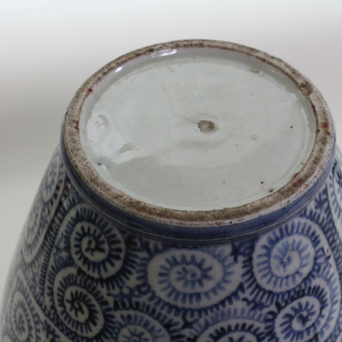 M-1260 古伊万里染付蛸唐草紋様 油壷 M-1260 古伊万里染付蛸唐草紋様