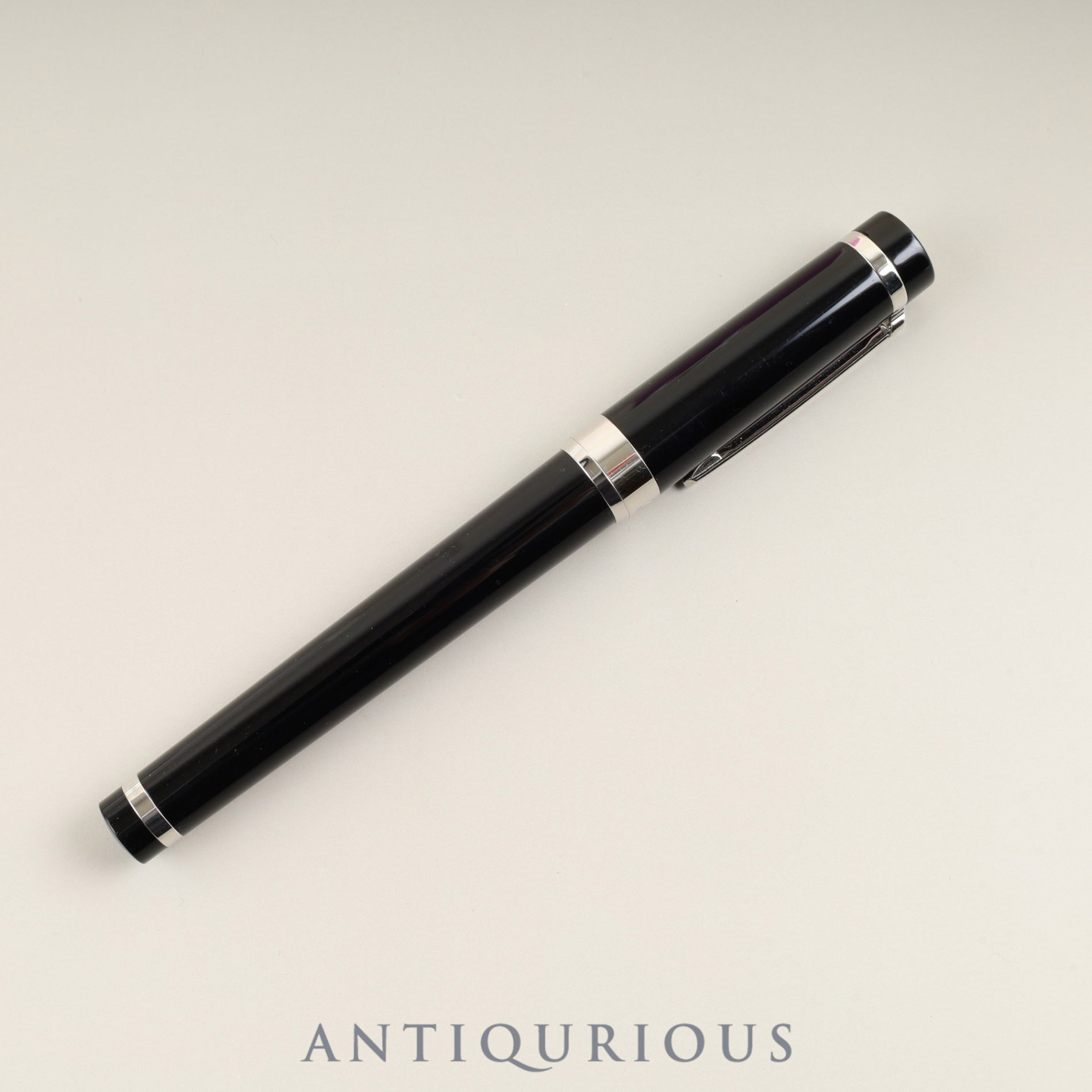 カルティエ ロゴボールペン COST0046 ボックス付き ブラック×シルバー