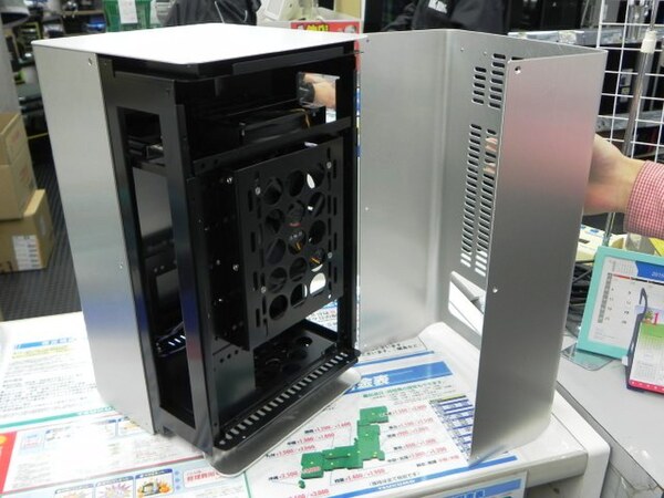 Abee AS Enclosure RS07 シャイニーブラック【PCケース】 ASCII.jp