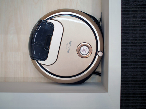 ASCII.jp：日立、小さくてもすごいロボット掃除機 家具の隙間を