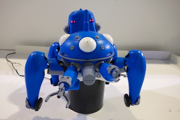 攻殻機動隊の世界がきた！Cerevoブースの1/8スケール電動タチコマに