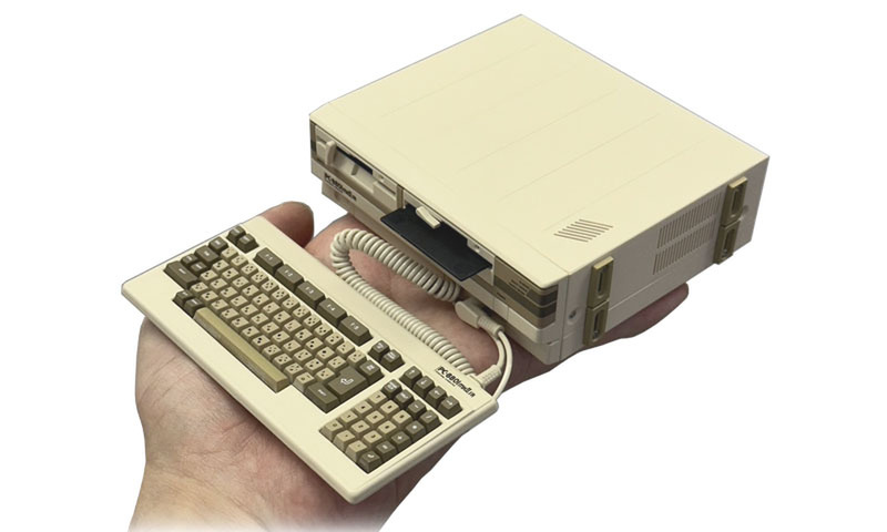 PC-8801mkⅡSR」が手のひらサイズになって復刻！ 2025年春発売予定