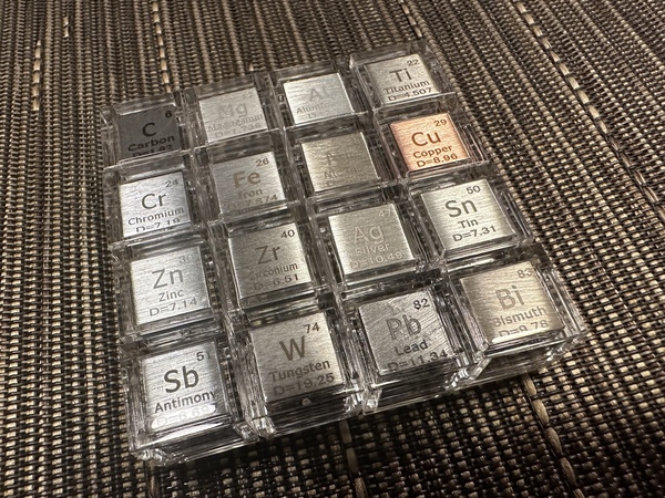 ASCII.jp：本物の元素を1cm角キューブにした”標本セット”を買いました