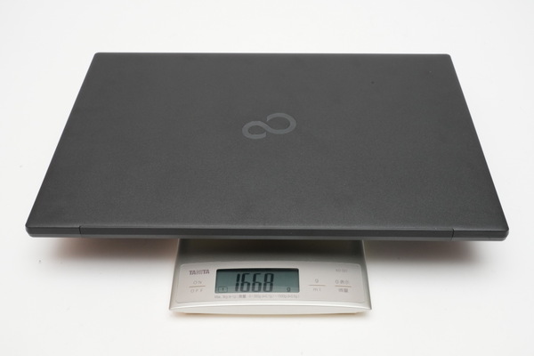 ASCII.jp：15型なのに1.7kgなうえ8万円台で買える最新モバイルPCを使っ