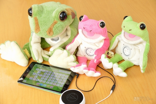 カエルのパペット型電子楽器『ケロミン』で大合奏！ ROLLY×週アス Vol