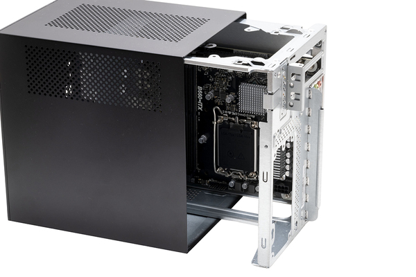 ASCII.jp：ASRock「DeskMeet B660」で自作に挑戦！ ライトゲームも軽め