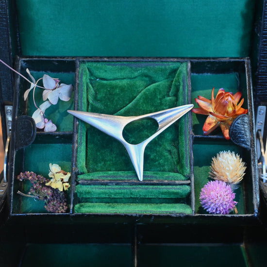 超美品ジョージジェンセン2008年色石揺れるブローチ