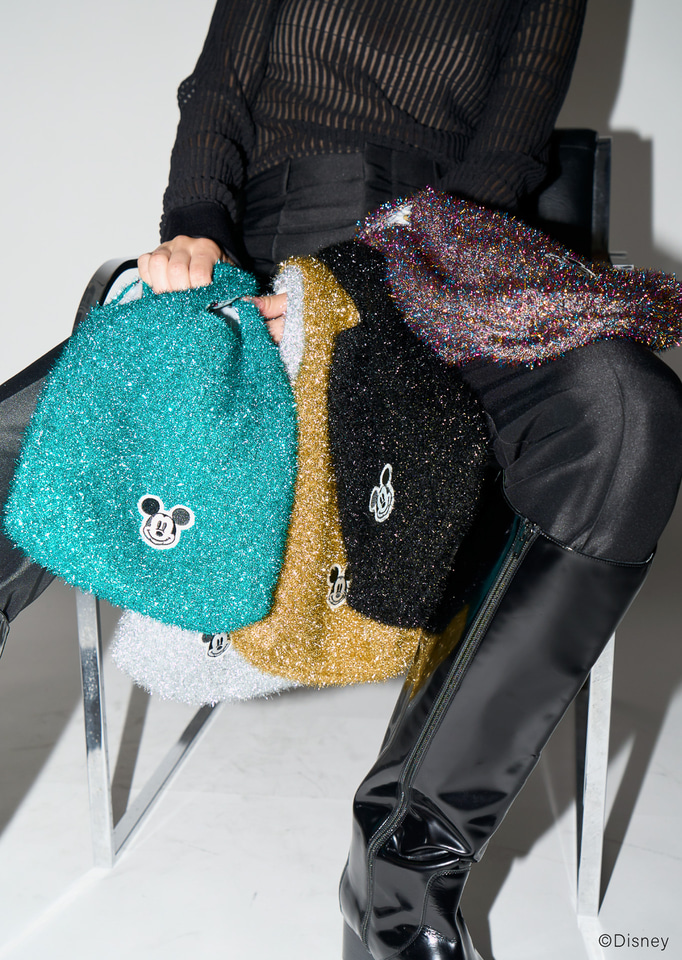 ミッキーマウスのワンポイント刺繍にキラふわ素材！ 5色展開のトート