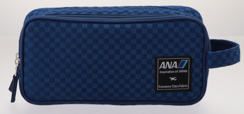 全日空商事、エコノミークラスのシート生地を使った「ガジェットポーチ