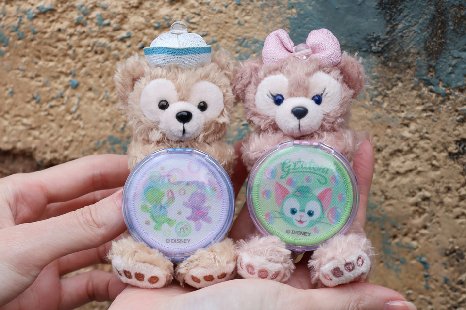 ダッフィー20周年 思い出がよみがえるプログラム ぬいぐるみバッチ3点