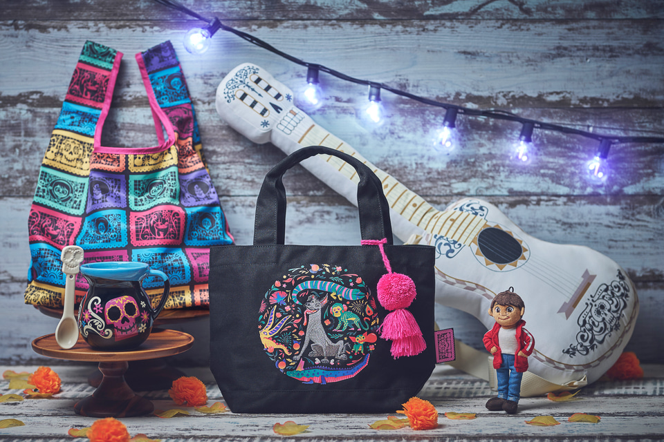 ディズニーストア、映画「リメンバー・ミー」のアイテムを本日発売