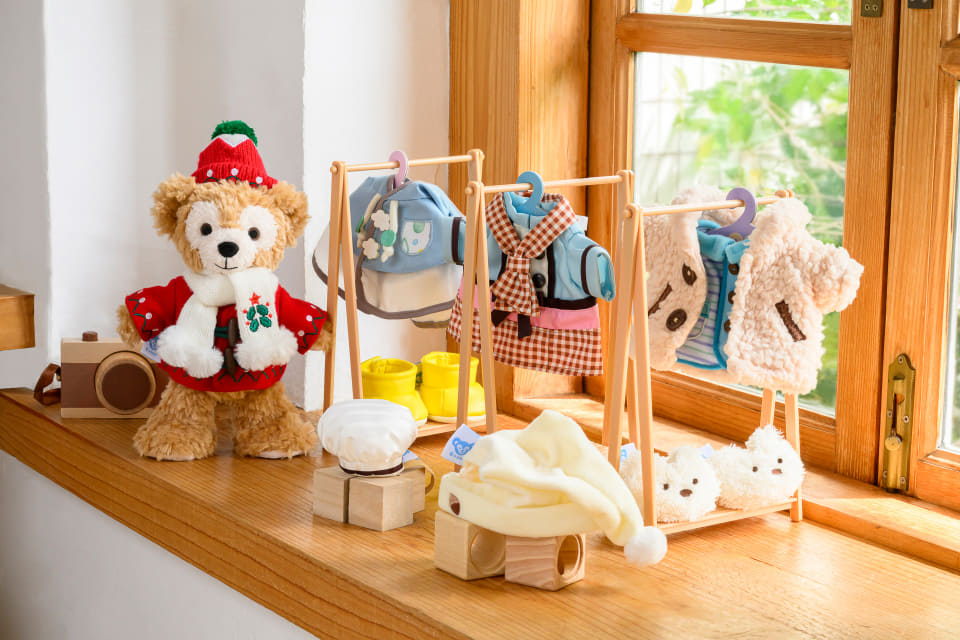 ダッフィー20周年記念「衣装BOX」発売。ポージープラッシーと衣装4種が