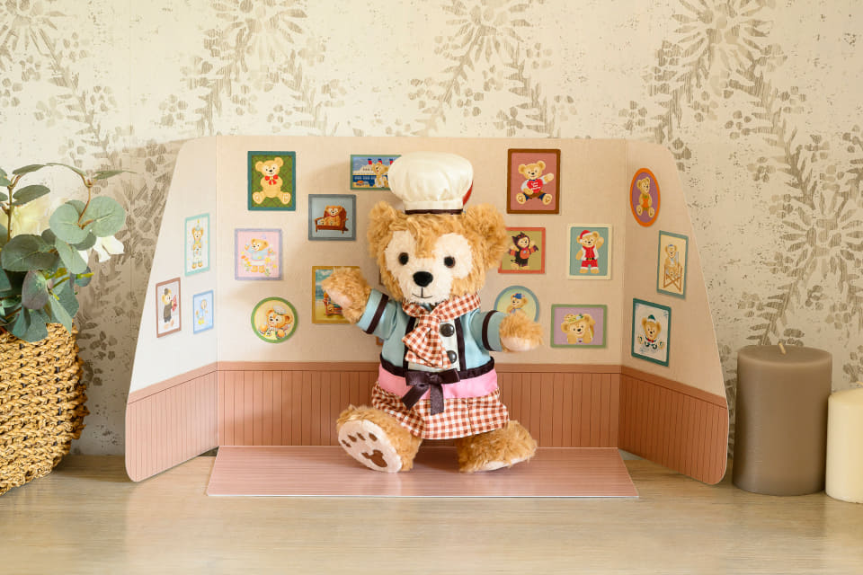 ダッフィー20周年記念「衣装BOX」発売。ポージープラッシーと衣装4種が