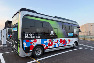 万博外周バス「e Mover」最終日限定フォトカードを配布中。絵柄は4種類