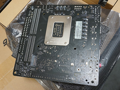 銀色ヒートシンクを搭載したMini-ITXマザー「B660T-SILVER」がBIOSTAR