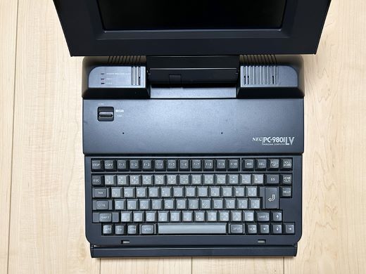 重量は本体のみで約5.8kg！NECのラップトップパソコン「PC-9801LV22