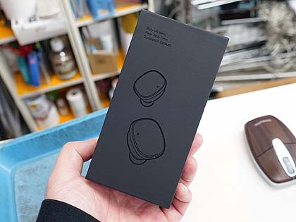 ワイヤレスイヤホン型翻訳機「TwoBow」の取り扱いがイケショップで開始