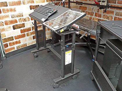 Bauhutteの“昇降式チルトスタンド”がツクモで展示スタート、在庫もあり