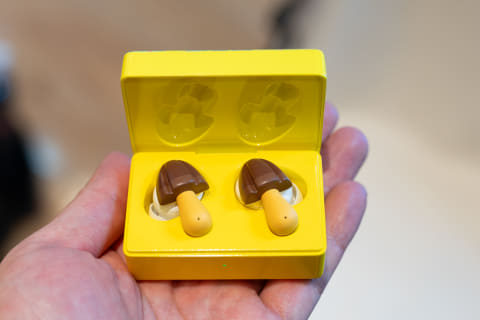 きのこの山ワイヤレスイヤホン」3月26日発売。Makuakeで限定3500台