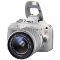 キヤノン、付属レンズが2本とも白くなった「EOS Kiss X7ホワイト