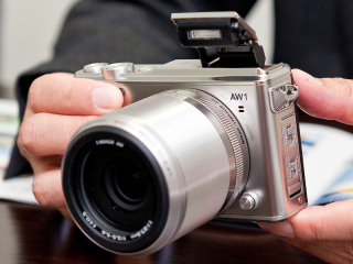 インタビュー：レンズ交換式なのに防水・耐衝撃！ 「Nikon 1 AW1」開発