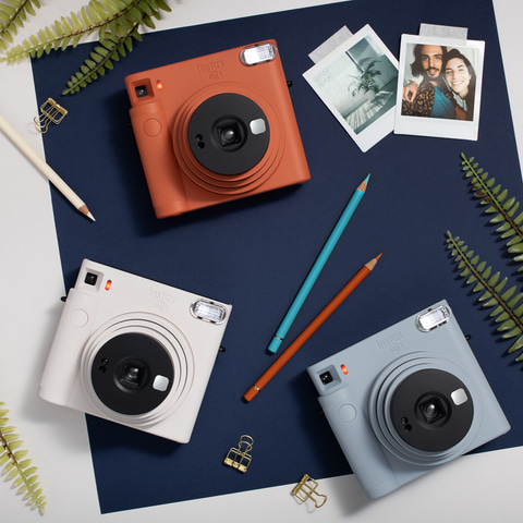 富士フイルム、価格を抑えたスクエア機「instax SQUARE SQ1