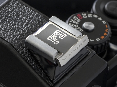 ニコンF3グッズに新作。限定シューカバーとクリアファイル第2弾