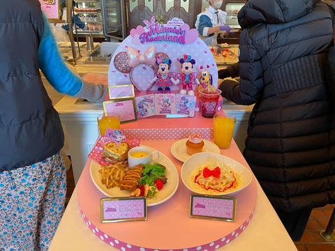 東京ディズニーランド、「ミニーのファンダーランド」のスペシャル