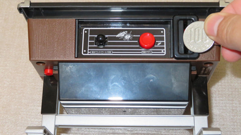 遊べる貯金箱 スペースインベーダー テーブル筐体型」は再現バッチリ