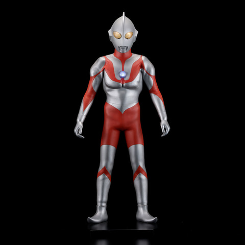 より凛々しい立ち姿に。海洋堂「Character Classics ウルトラマン（B