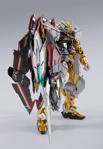 特別企画】大きく変わるシルエットが彩る圧倒的インパクト！「METAL