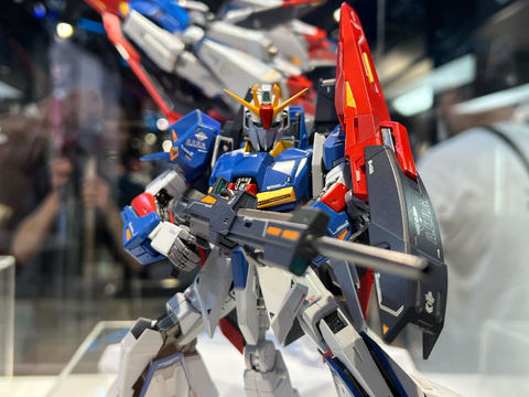 機動戦士Zガンダム」より「METAL BUILD ゼータガンダム」が4ポーズで