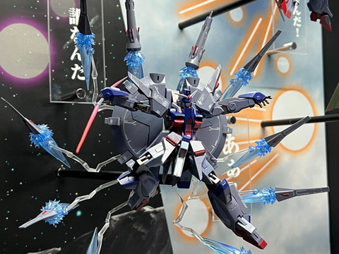 ガンダムSEED DESTINY」より「METAL ROBOT魂 レジェンドガンダム」が初