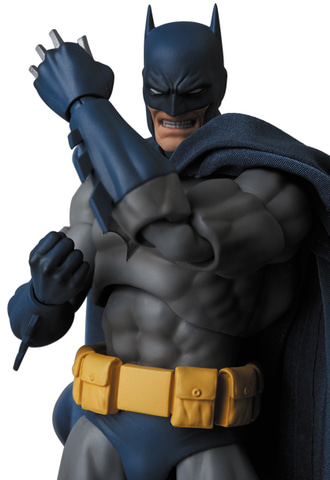 筋骨隆々のバットマン「マフェックス No.105 MAFEX BATMAN 