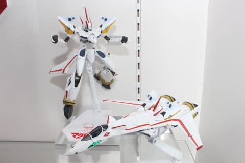 バサラが銀河クジラに歌を聴かせた機体が立体化！ 「HI-METAL R VF-19P