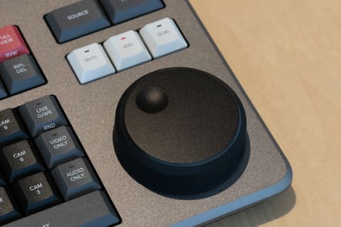 動画編集を専用コントローラで時短 「DaVinci Resolve Speed Editor